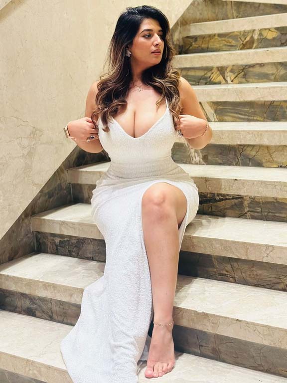 Gurgaon aged housewife Call Girl